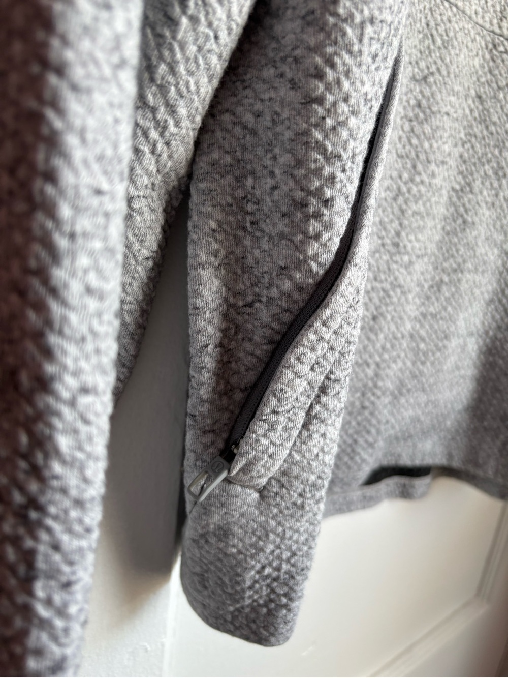 Lululemon Men’s At Ease Crew Neck Sweatshirt Heathered Grey Textured Size M - Picture 4 of 9